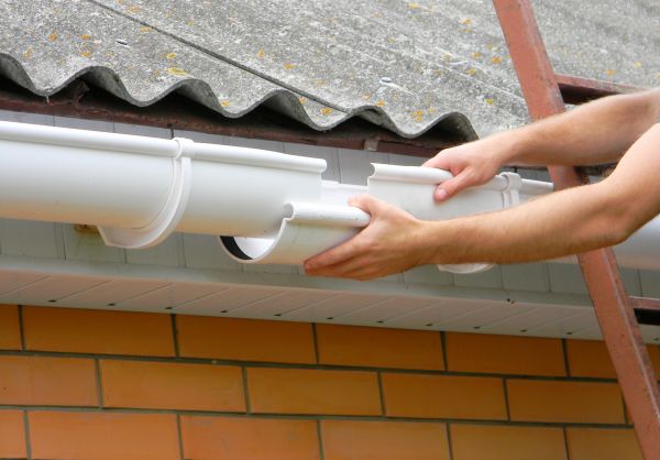 Cost of Gutter Hanging in Santa Monica